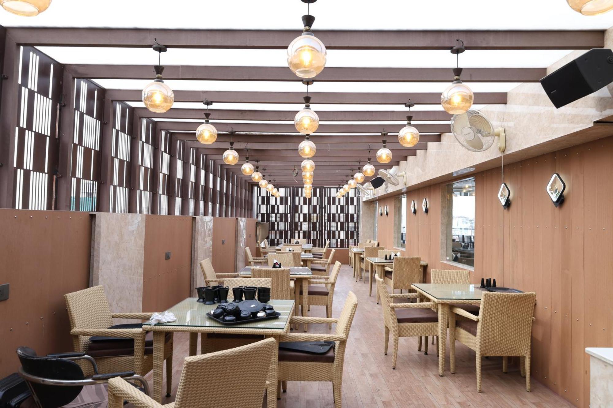 Hotel Deva Inn Varanasi Exterior foto